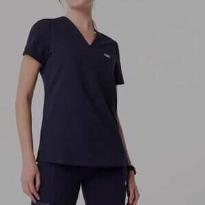 FIGS Catarina One Pocket Scrub top navy Blue Size XSmall